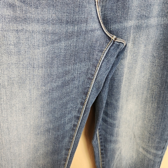 Levi's Womens Medium Wash Mid Rise Boyfriend Jeans-Size 30 - Picture 4 of 9